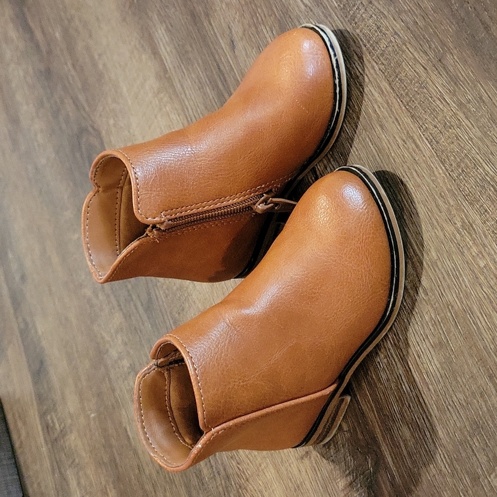 Brown Cat and Jack booties